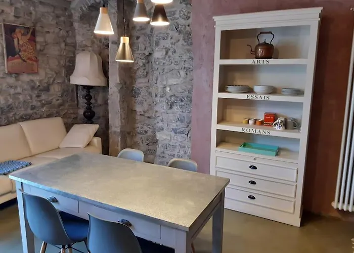 Gaudi - Overlooking Como, Near Bellagio * לצנו